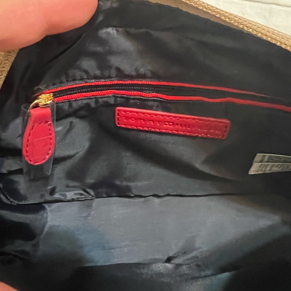 NWT Tommy Hilfiger crossbody purse - Picture 6 of 6